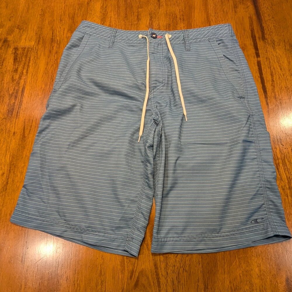 Preowned excellent condition O'Neill hybrid board shorts.  Size 32